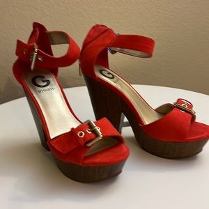 G BY GUESS PUMP Block HEEL RED WOOD HEEL